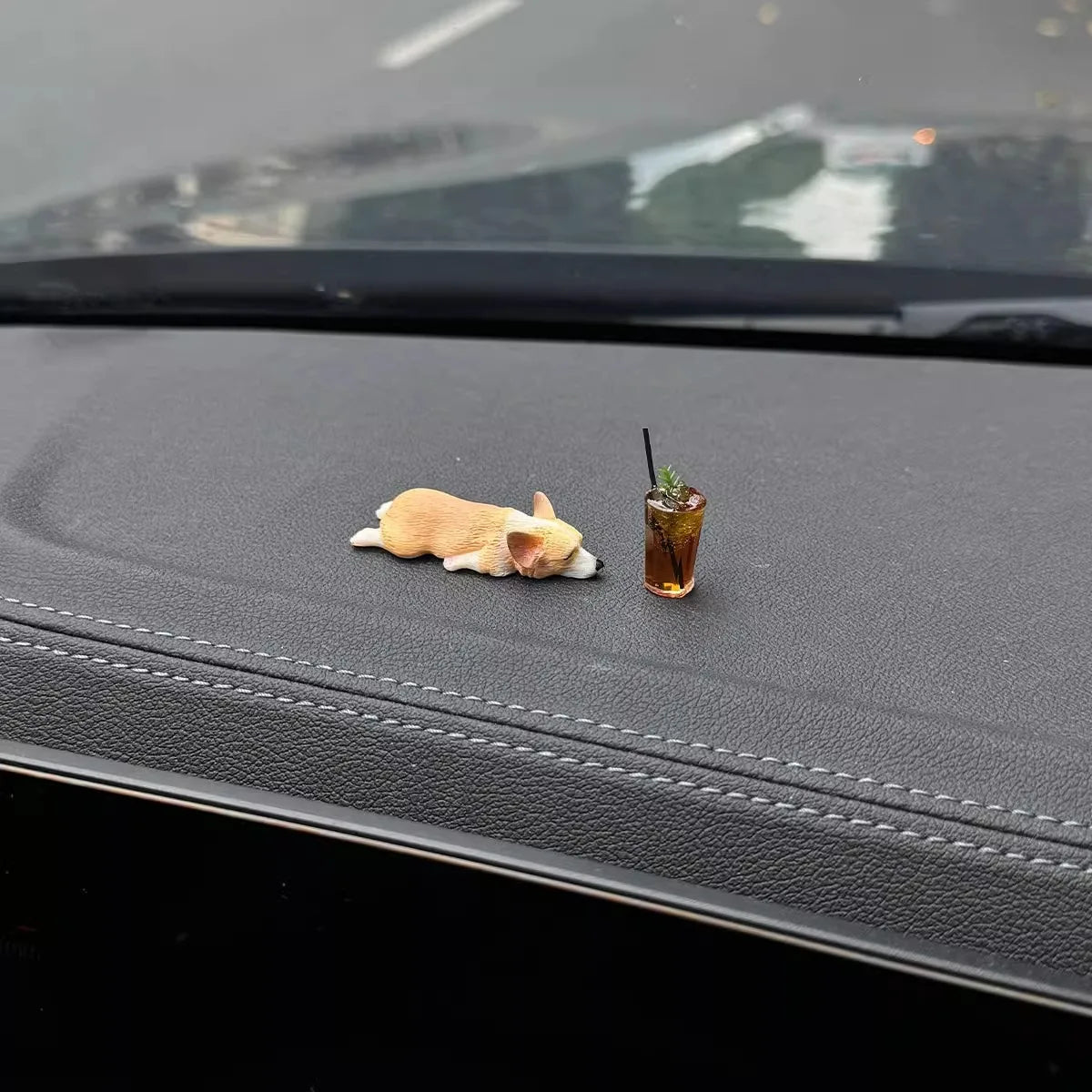 Car Dashboard Dog Toys Accessories Decorate Exquisite Mini Corgi Resin Doll Ornament Auto Interior Cute Puppy Gift Decorations