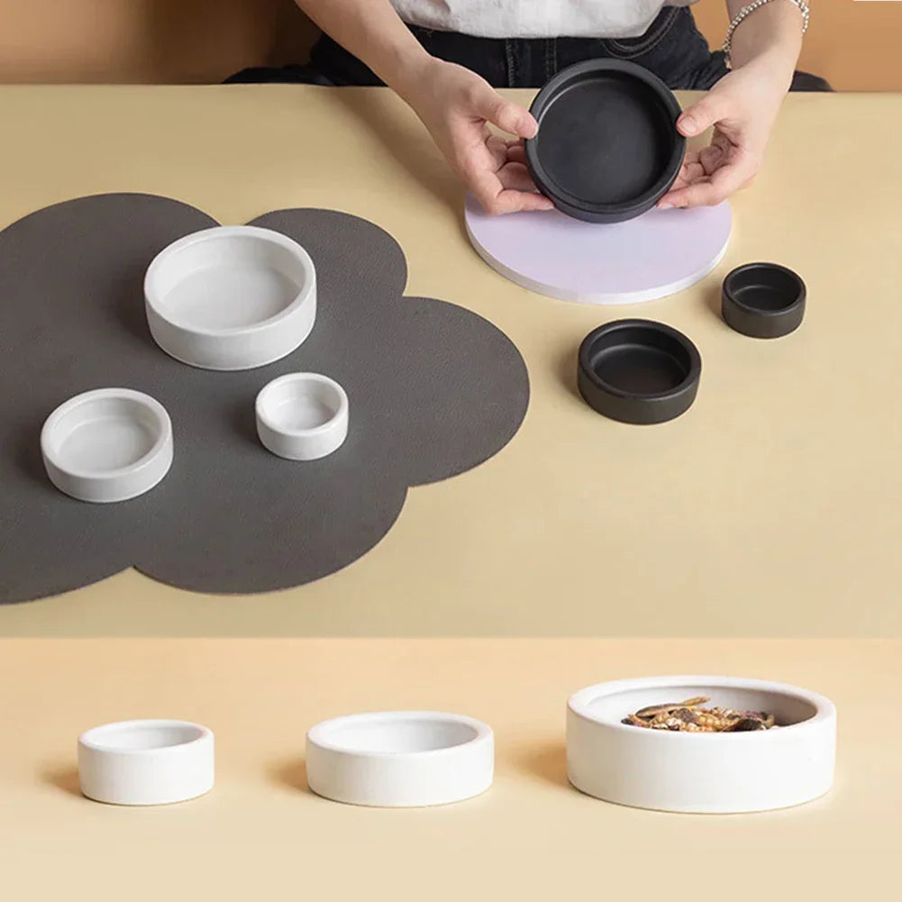 New Dog Accessories Mini Ceramic Pet Bowl Available in Black and White Eat and Drink Water Bowl for Puppy Dog Cat Pet Supplies