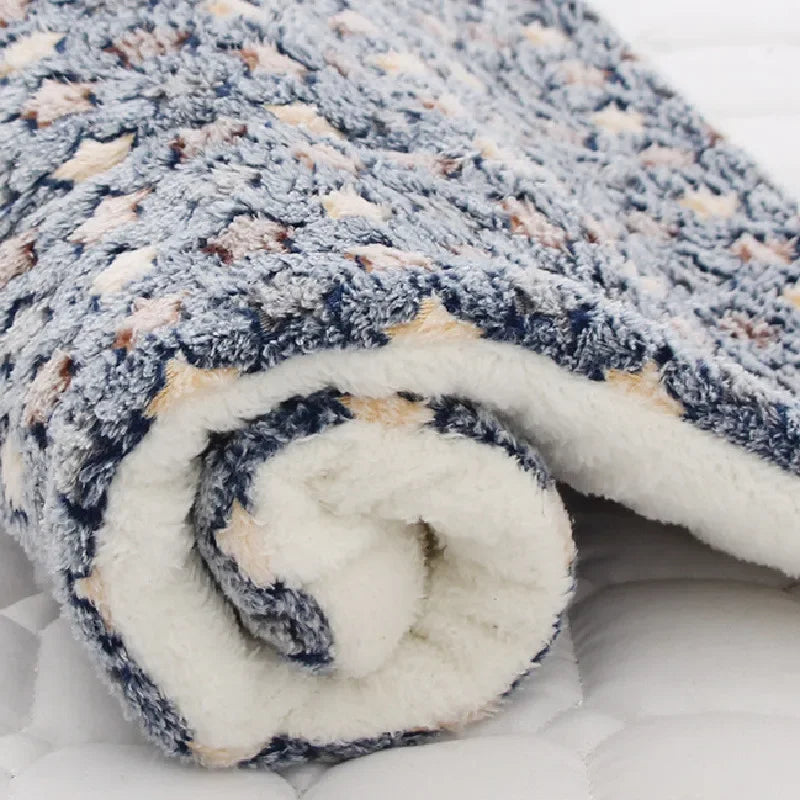 Soft Flannel Thickened Pet Blanket Dog Bed Mat for Puppy Cat Sofa Cushion Dog Beds Pets Keep Warm Sleeping Cover Dog Accessories