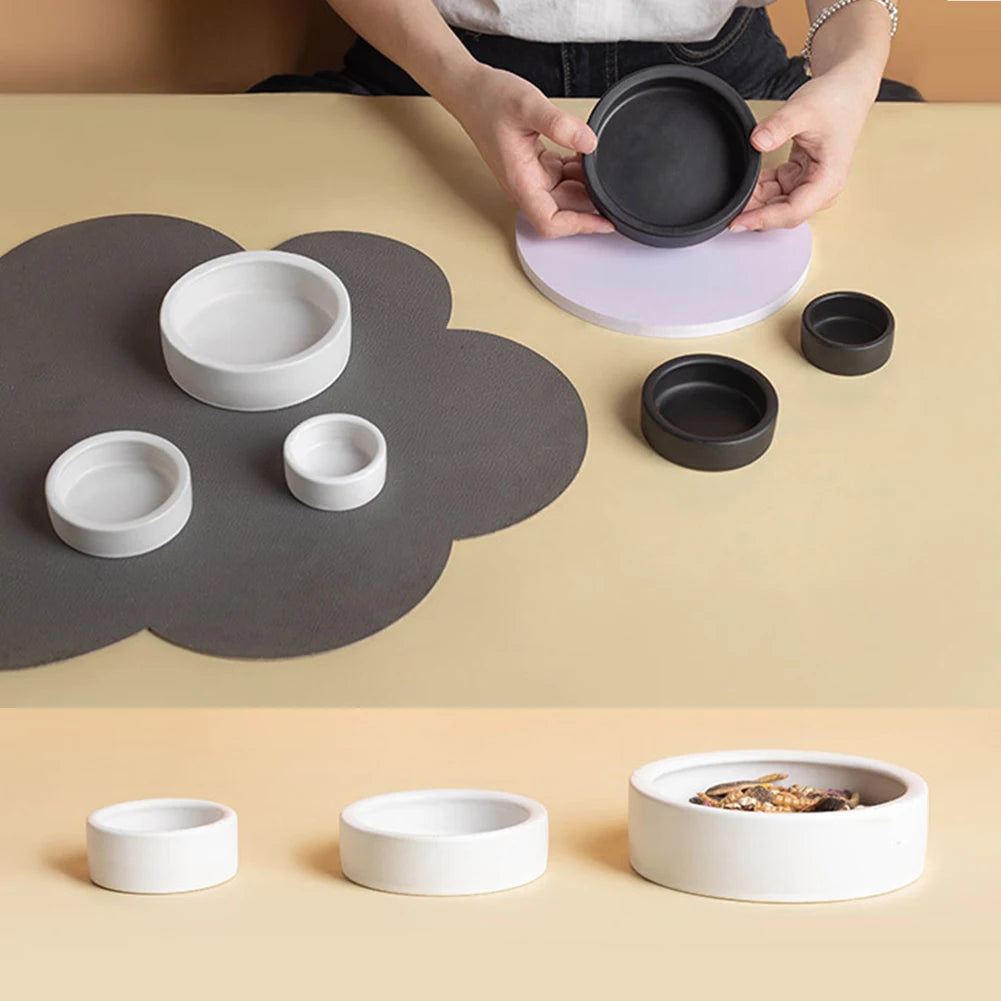 New Dog Accessories Mini Ceramic Pet Bowl Available in Black and White Eat and Drink Water Bowl for Puppy Dog Cat Pet Supplies